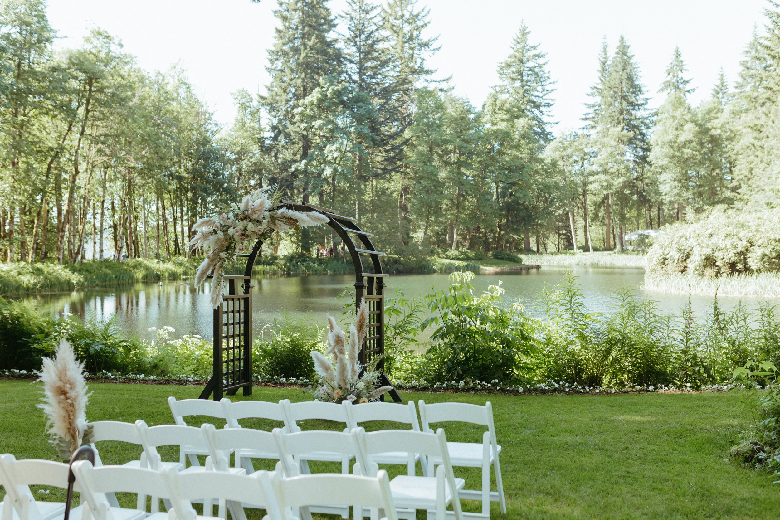 Wedding arbor at Bridal Veil Lakes in Oregon, oregon wedding photography