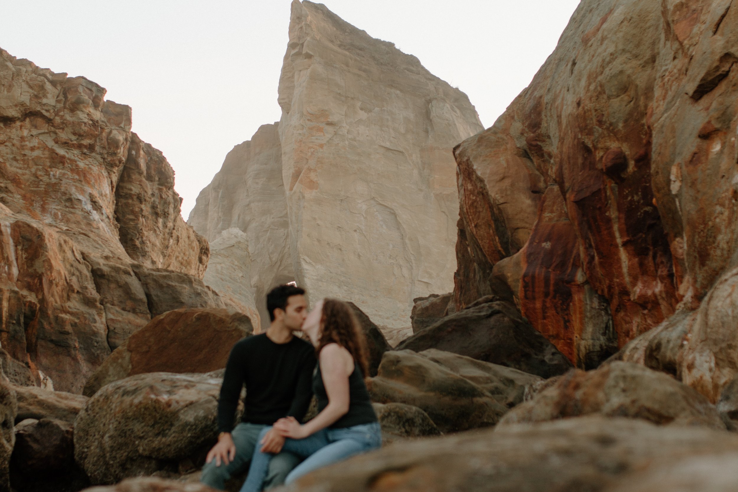 couple kissing on rocks near beach in Oregon, film photographer in Oregon
