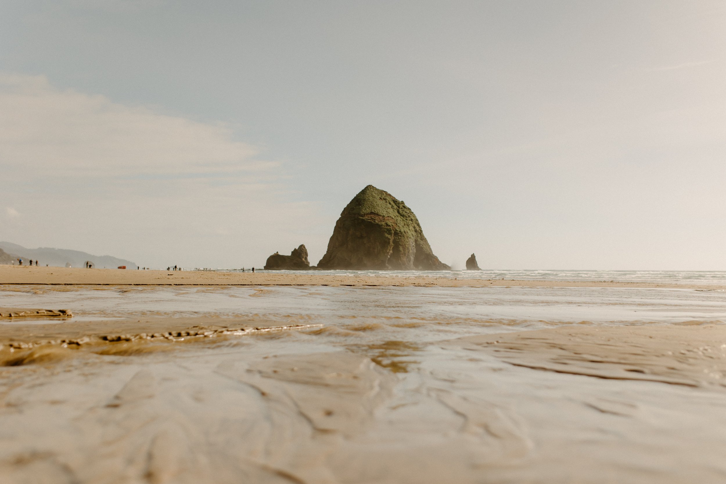 landscape photo of rocks at beach in Oregon, wedding film photographer