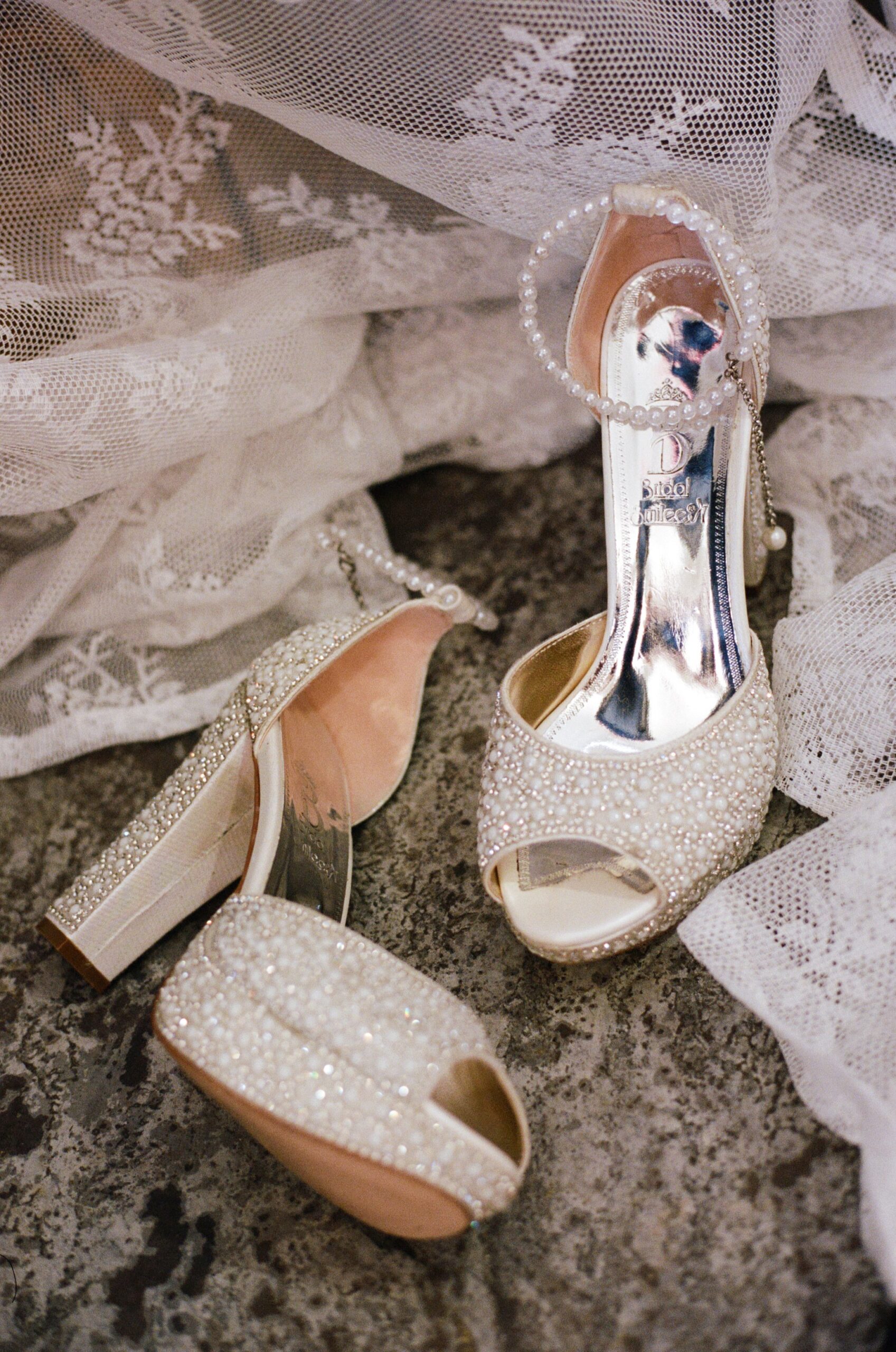 wedding detail shots of wedding heels and wedding veil. film photographer in oregon