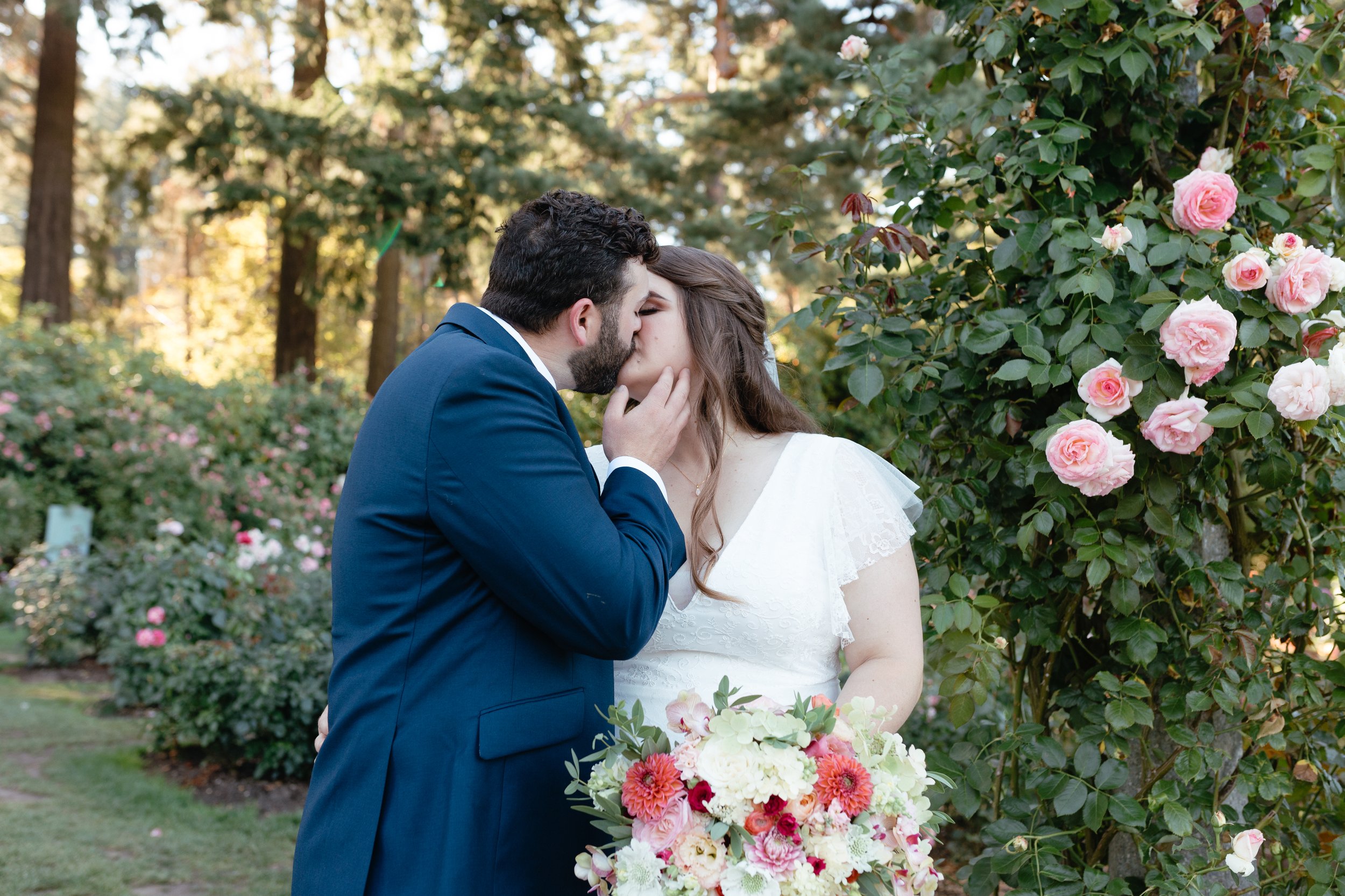  elopement couple kissing at portland international rose garden 