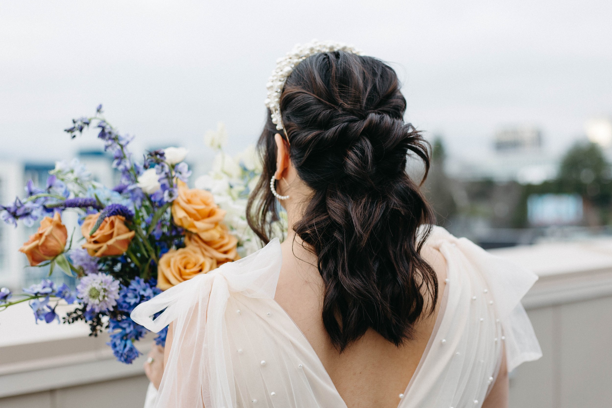 colorful whimsical small wedding elopement in Portland, Oregon. Lolo pass hotel. Purple, blue, and orange floral arrangement, fine china, beautiful place setting, private rooftop vows, wedding hairstyle, wedding hair ideas 