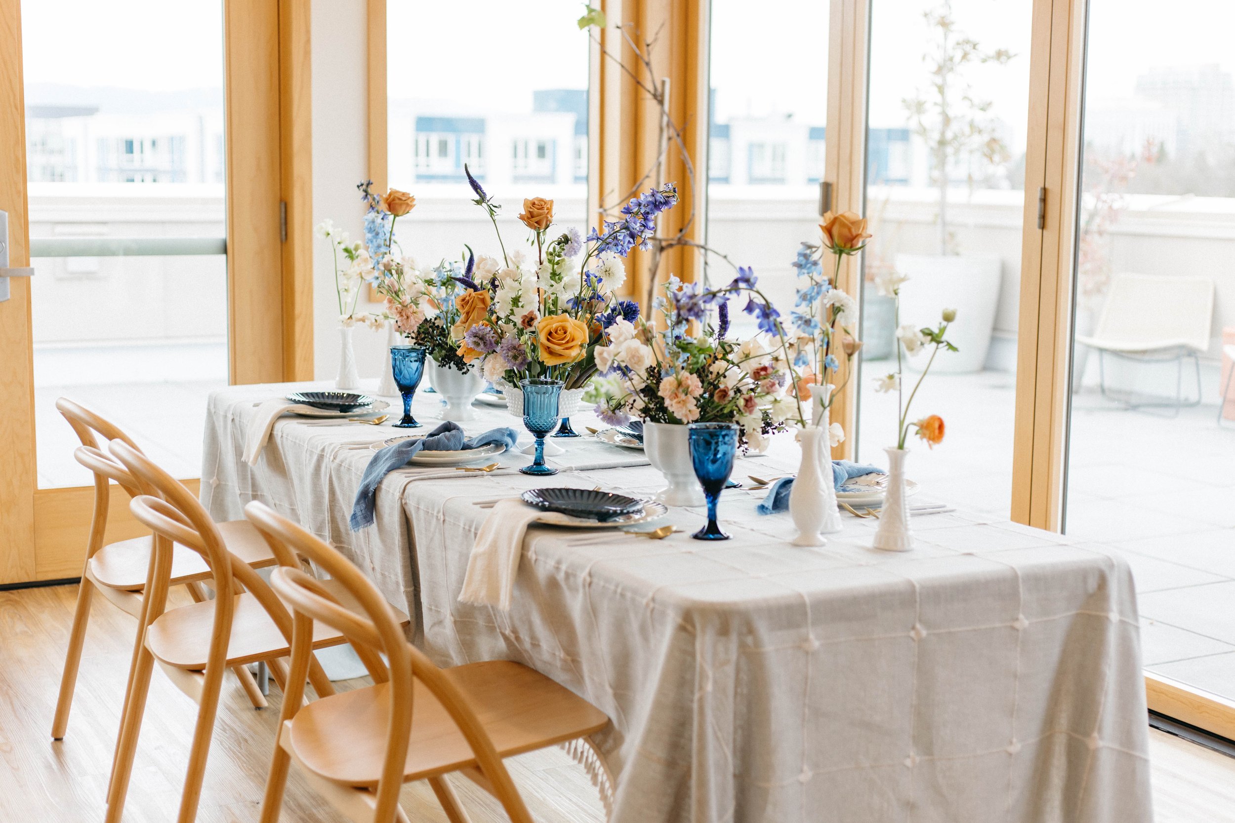  colorful whimsical small wedding elopement in Portland, Oregon. Lolo pass hotel. Purple, blue, orange floral arrangement, fine china, beatutiful place setting, private rooftop vows 